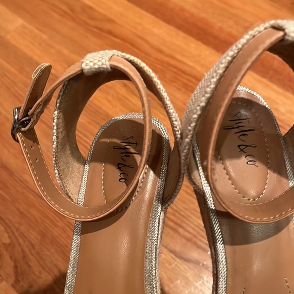 Style & Co gold ankle strap low heels espadrilles size 8 - Picture 6 of 6